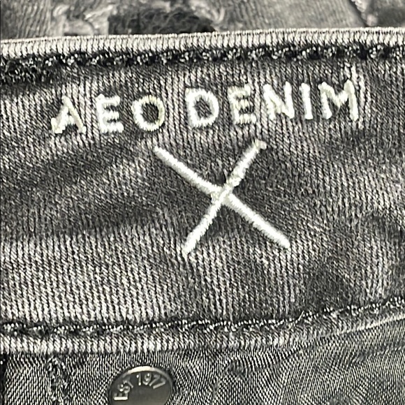 AMERICAN EAGLE OUTFITTERS Distressed Black Denim Shorts - Picture 9 of 9